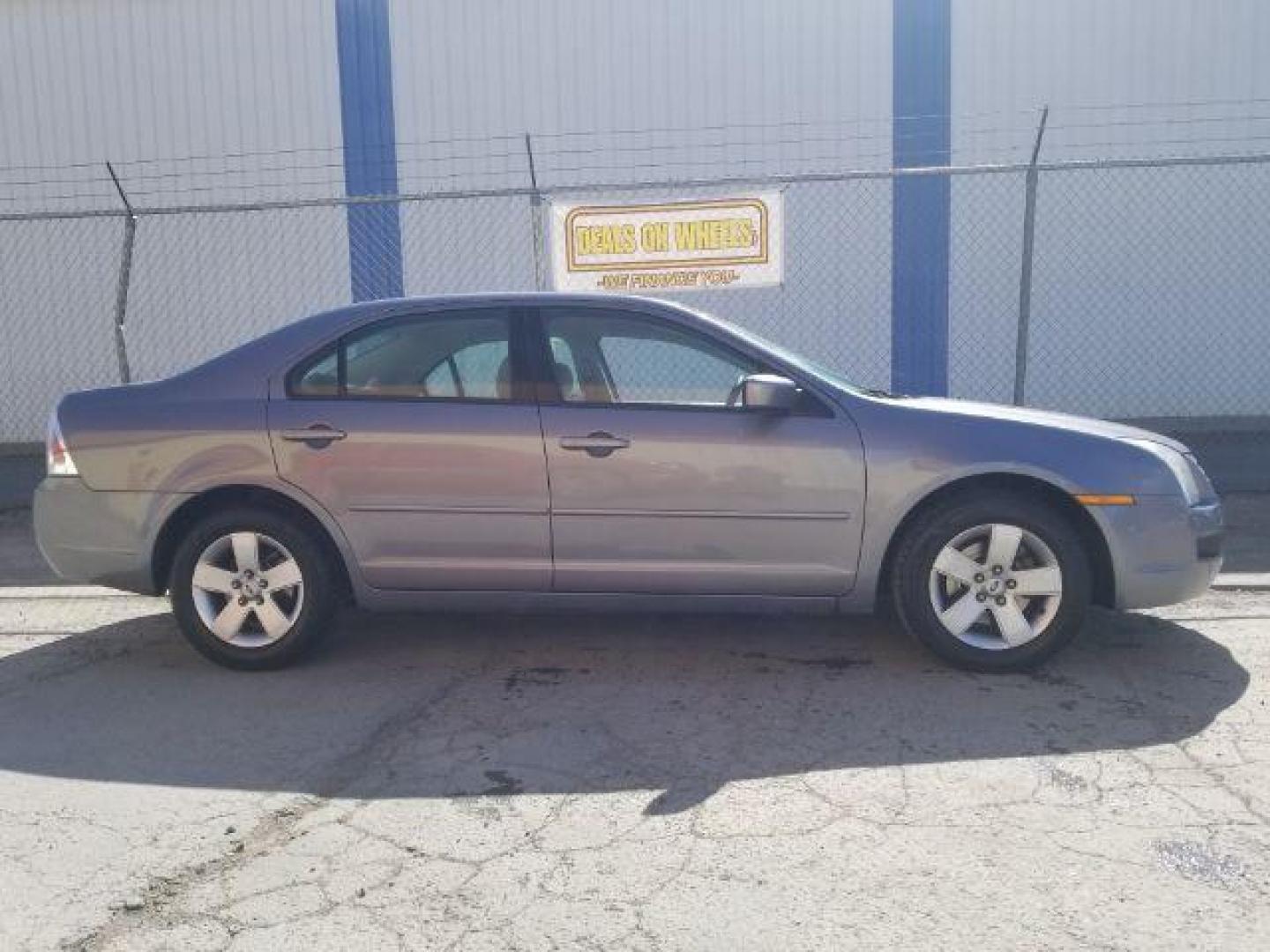 2006 Ford Fusion SE (3FAHP071X6R) with an Duratec 30 3L V-6 DOHC engine, located at 4047 Montana Ave., Billings, MT, 59101, 45.770847, -108.529800 - Photo#3