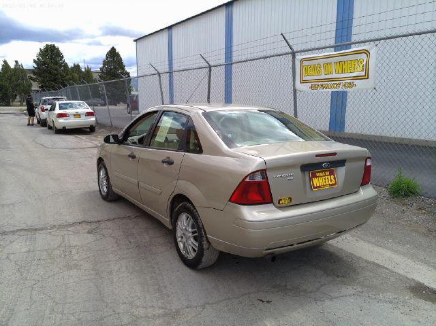 2007 Ford Focus S | SE | SES (1FAFP34N97W) with an Duratec 2L I-4 DOHC engine, located at 601 E. Idaho St., Kalispell, MT, 59901, (406) 300-4664, 0.000000, 0.000000 - Photo#2