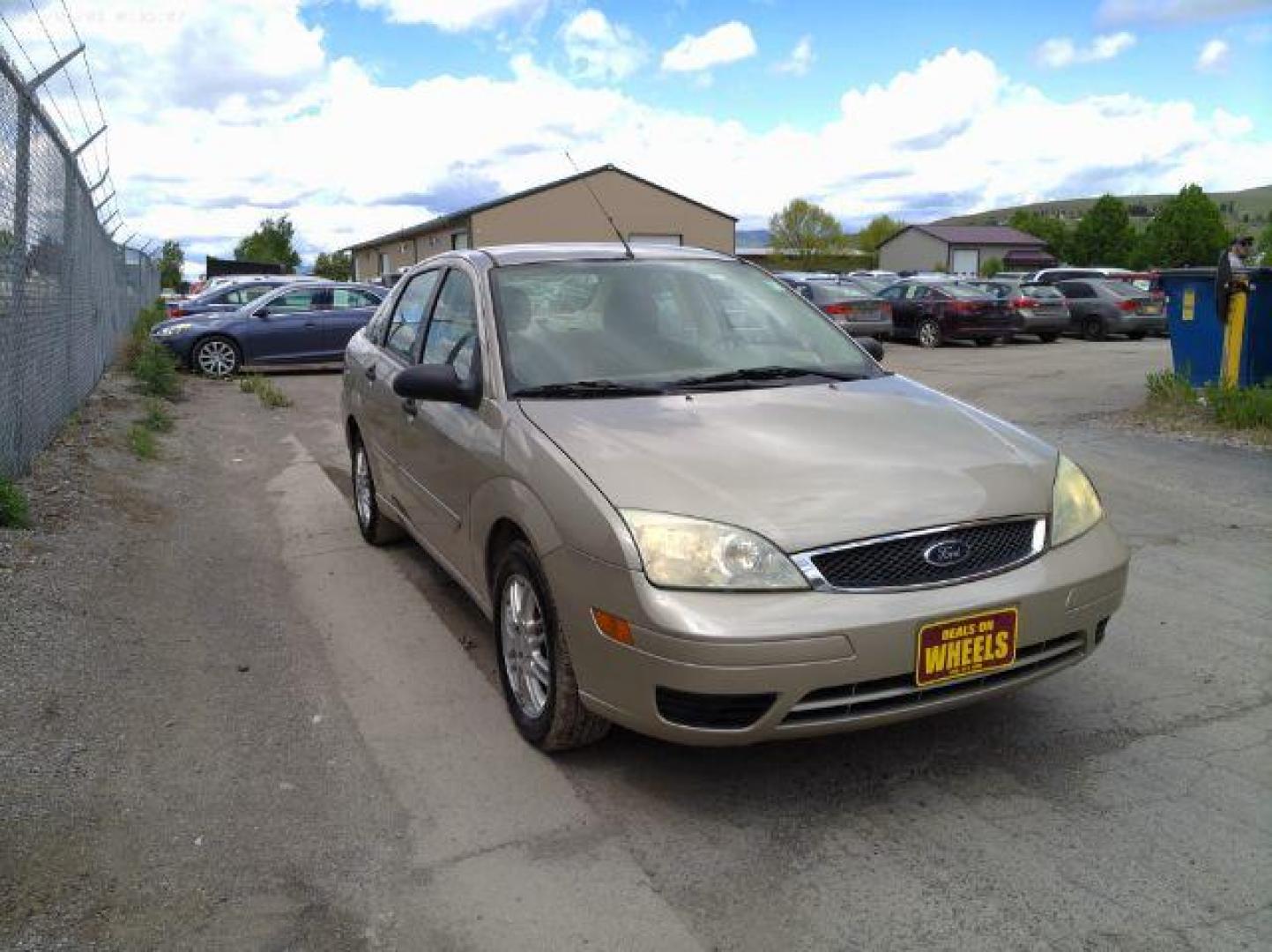 2007 Ford Focus S | SE | SES (1FAFP34N97W) with an Duratec 2L I-4 DOHC engine, located at 601 E. Idaho St., Kalispell, MT, 59901, (406) 300-4664, 0.000000, 0.000000 - Photo#4