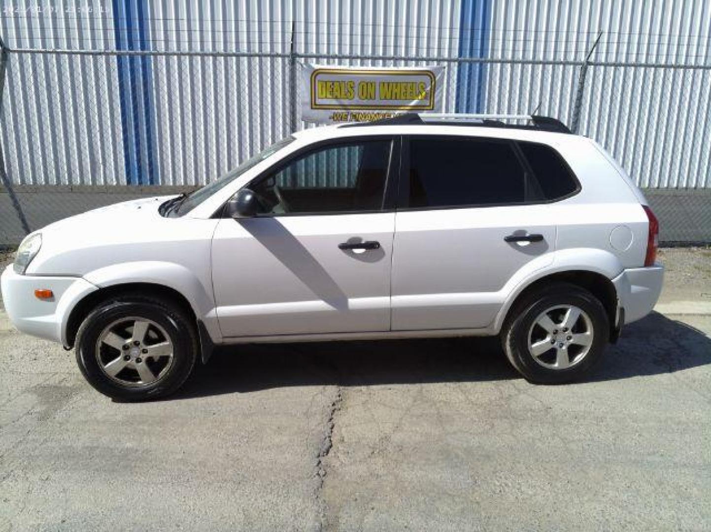 2008 Hyundai Tucson GLS (KM8JM12B88U) with an 2L I-4 DOHC engine, located at 601 E. Idaho St., Kalispell, MT, 59901, (406) 300-4664, 0.000000, 0.000000 - Photo#1