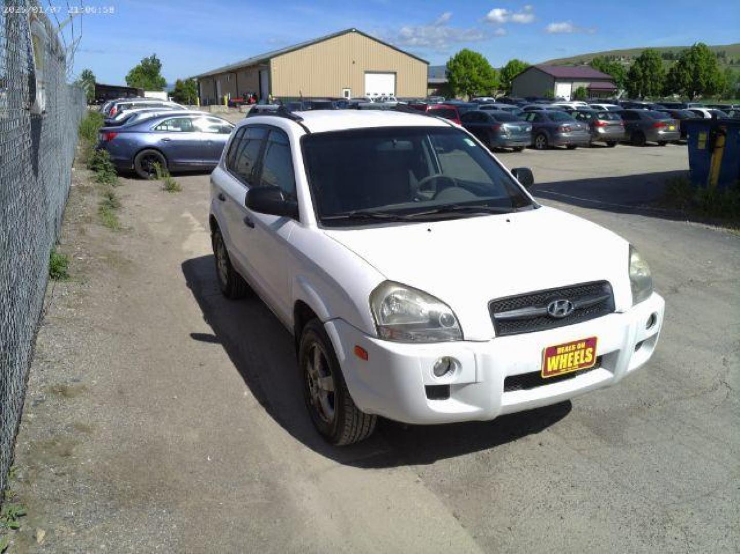 2008 Hyundai Tucson GLS (KM8JM12B88U) with an 2L I-4 DOHC engine, located at 601 E. Idaho St., Kalispell, MT, 59901, (406) 300-4664, 0.000000, 0.000000 - Photo#4
