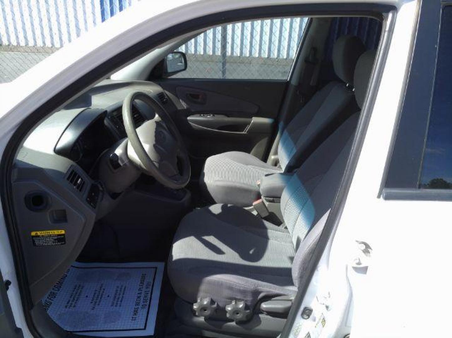 2008 Hyundai Tucson GLS (KM8JM12B88U) with an 2L I-4 DOHC engine, located at 601 E. Idaho St., Kalispell, MT, 59901, (406) 300-4664, 0.000000, 0.000000 - Photo#5