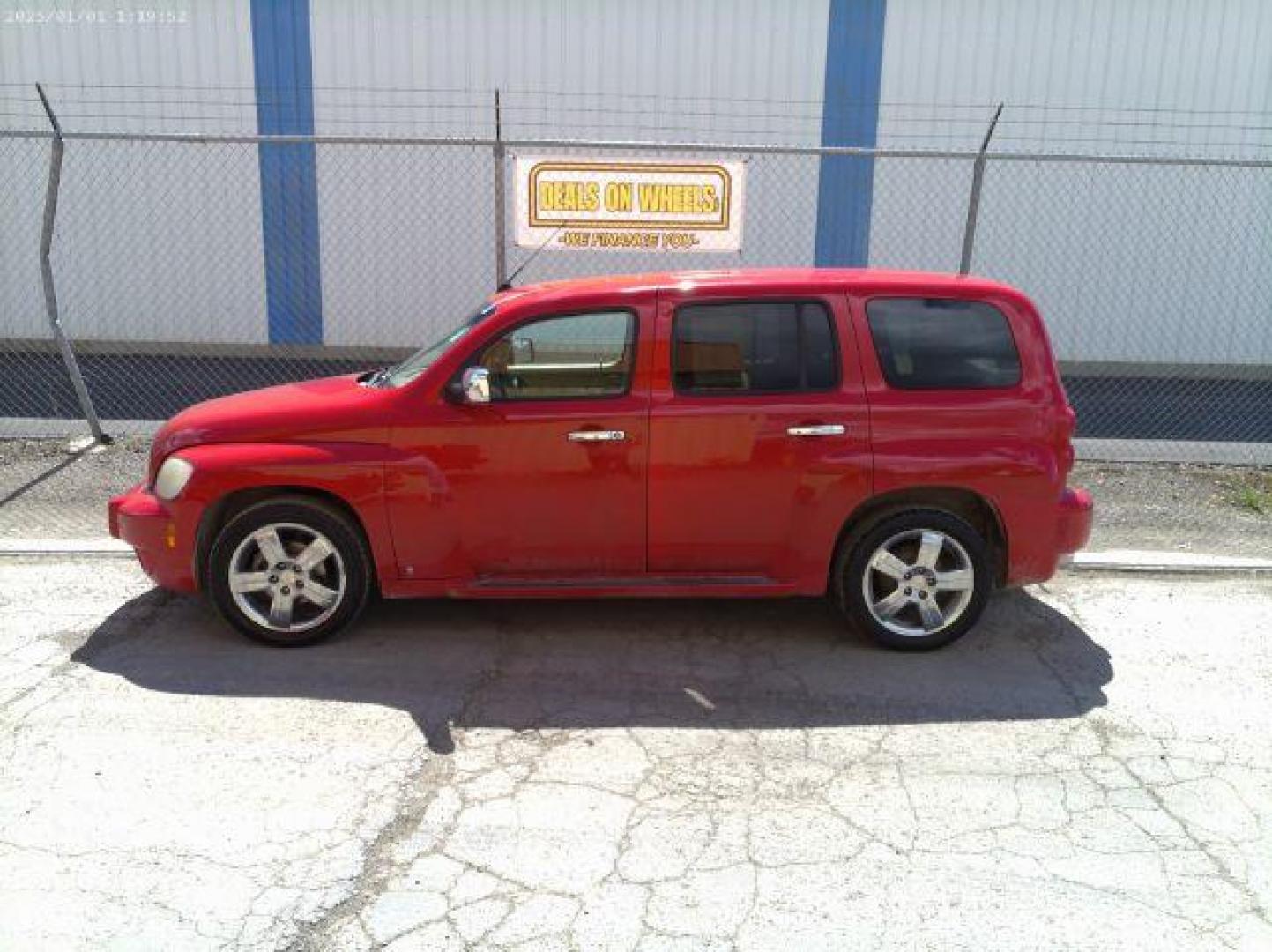 2009 Chevrolet HHR LT2 (3GNCA53VX9S) with an 2.4L L4 DOHC 16V engine, 4-Speed Automatic transmission, located at 601 E. Idaho St., Kalispell, MT, 59901, (406) 300-4664, 0.000000, 0.000000 - Photo#1