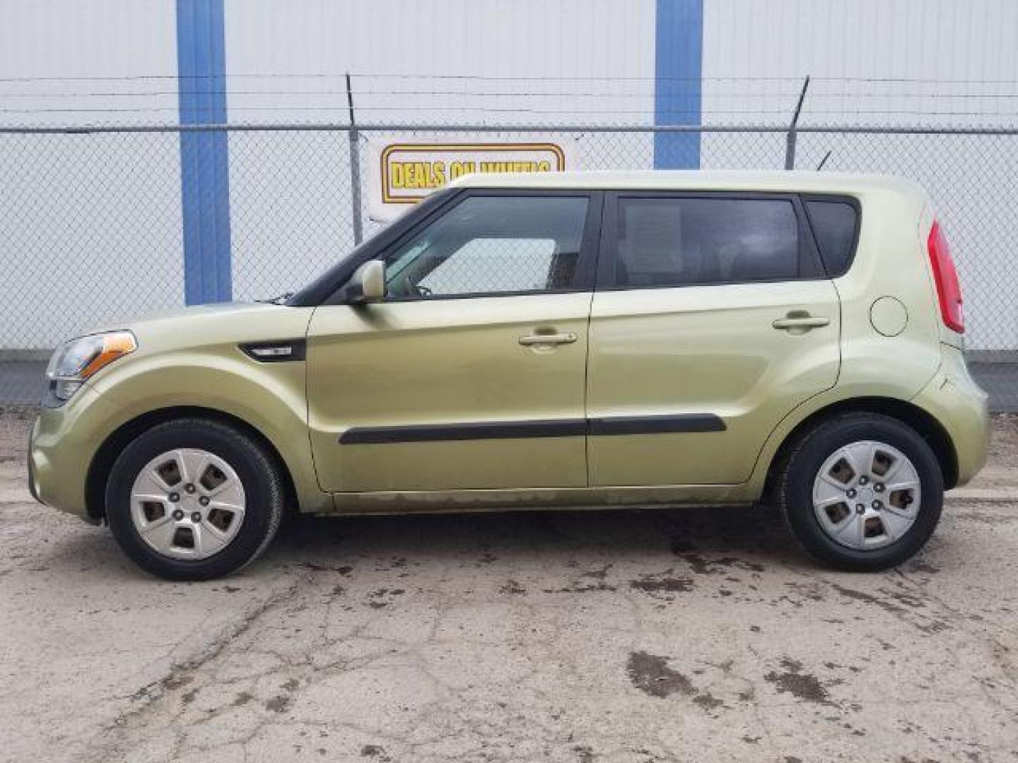 2013 Kia Soul Base (KNDJT2A57D7) with an 1.6L L4 DOHC 16V engine, Automatic transmission, located at 4047 Montana Ave., Billings, MT, 59101, 45.770847, -108.529800 - Photo#6
